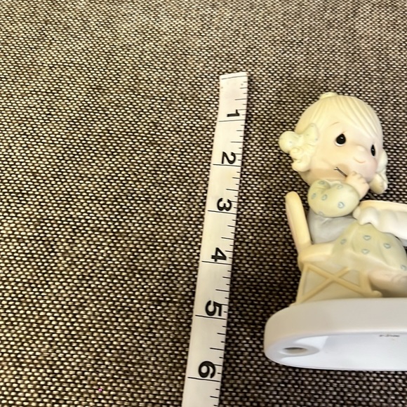 Precious Moments “Mother Sew Dear” figurine. - Picture 7 of 7